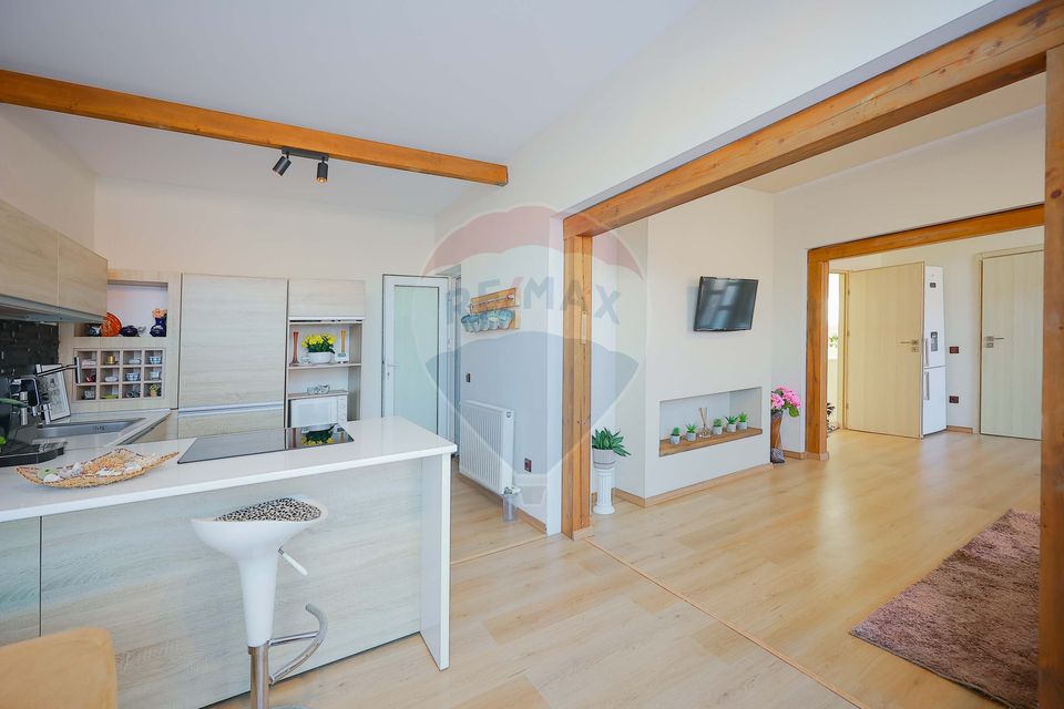 Casă cu 5 camere de vânzare în zona Episcopia Bihorului