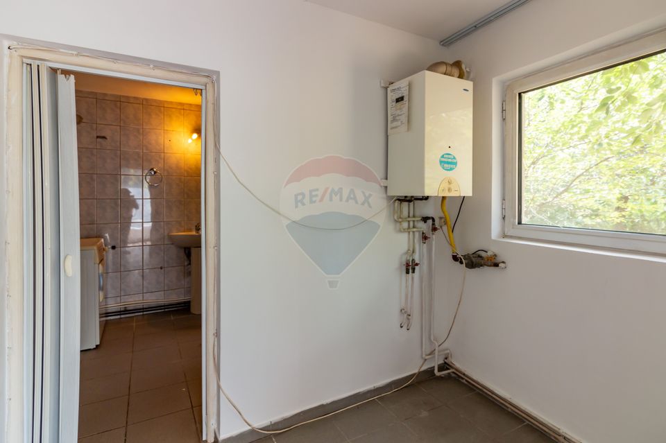 Snagov Villa for Sale | Pool, Orchard, 8 Rooms | 3077 sqm land