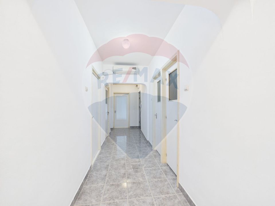 Apartament 3 camere, decomandat de vânzare în zona Aparatorii Patriei