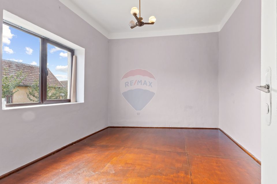 Casă renovată recent, zona centrală Pecica