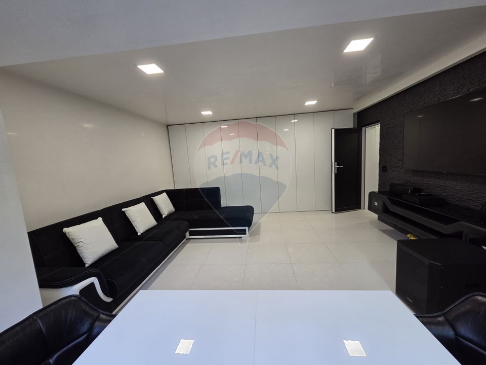 Apartament cu 3 camere etajul 1, zona Poienita