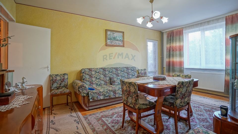 REZERVAT!! Apartament cu 3 camere de vânzare, zona Vlahuta