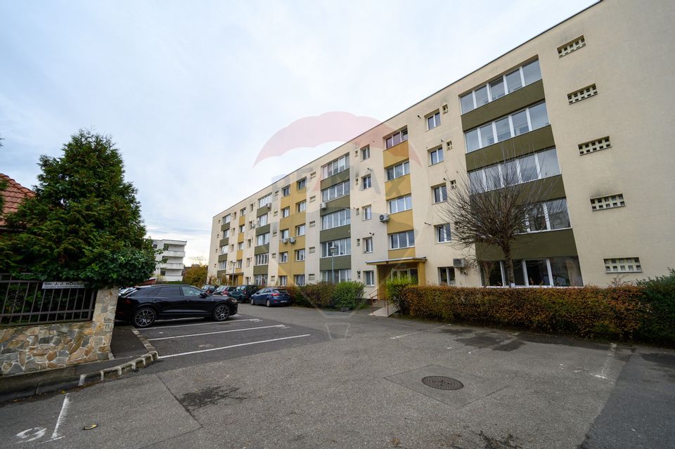 Apartament renovat, modern, cu 3 camere, de vânzare în Grigorescu