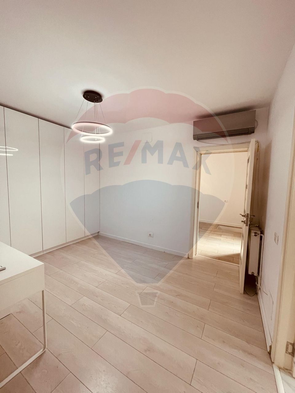 4 room House / Villa for sale, Calea Calarasilor area