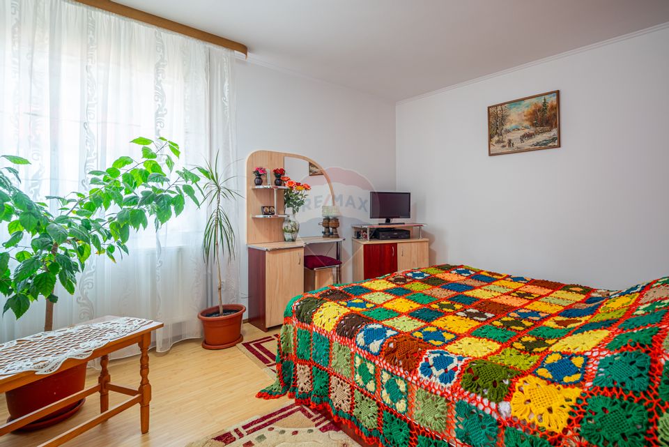 House FOR SALE in Bușteni, with superb views of the Bucegi Mountains