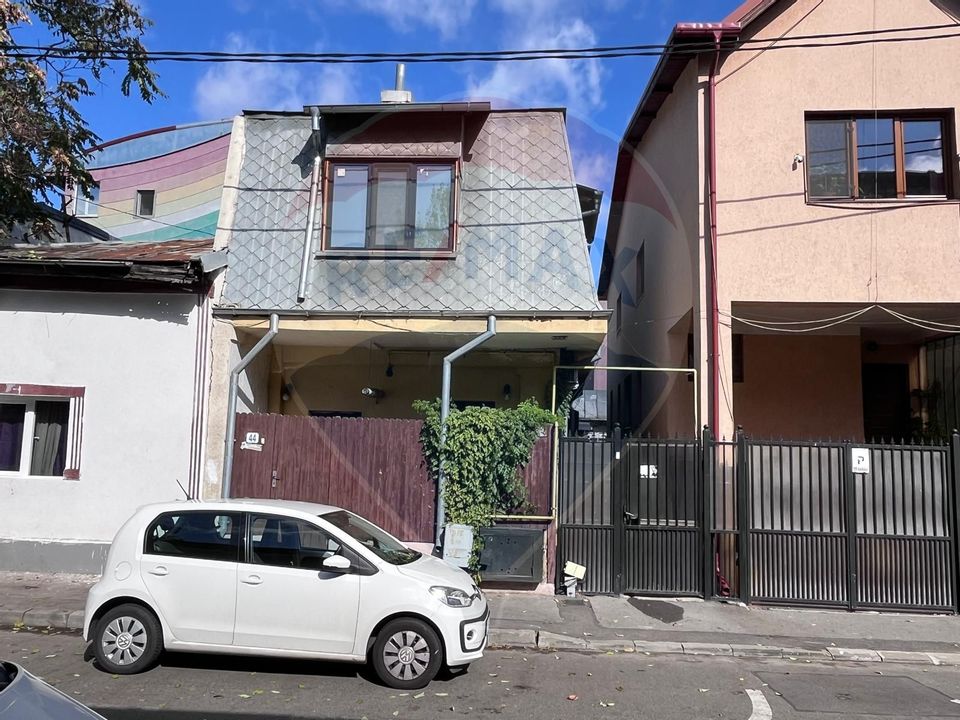 Casă / Vilă cocheta cu 3 camere - de vanzare - zona Basarab