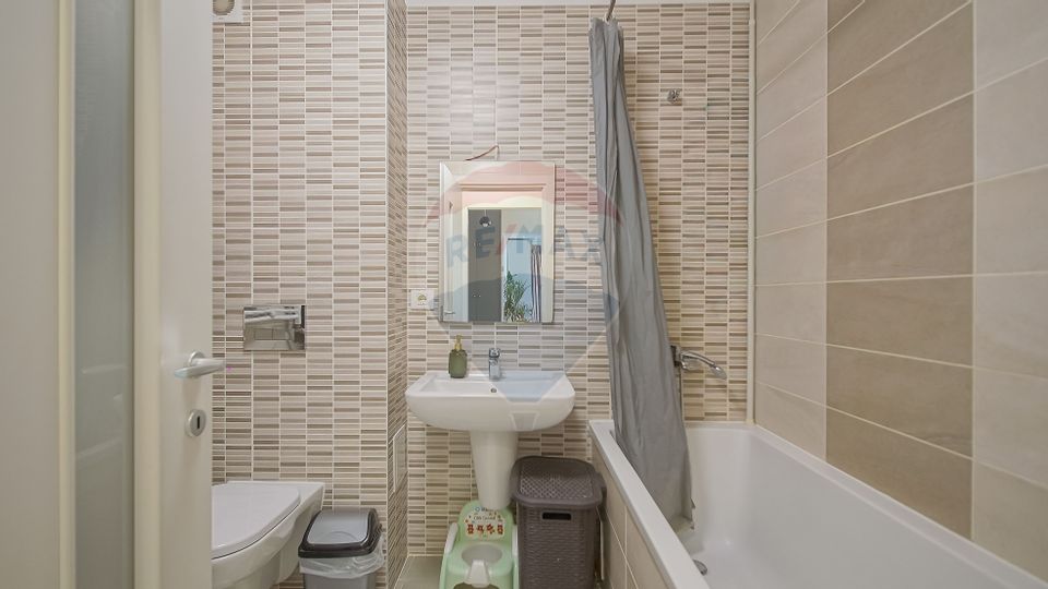 Apartament cu 2 camere și boxă de vânzare la Top City în Tractorul