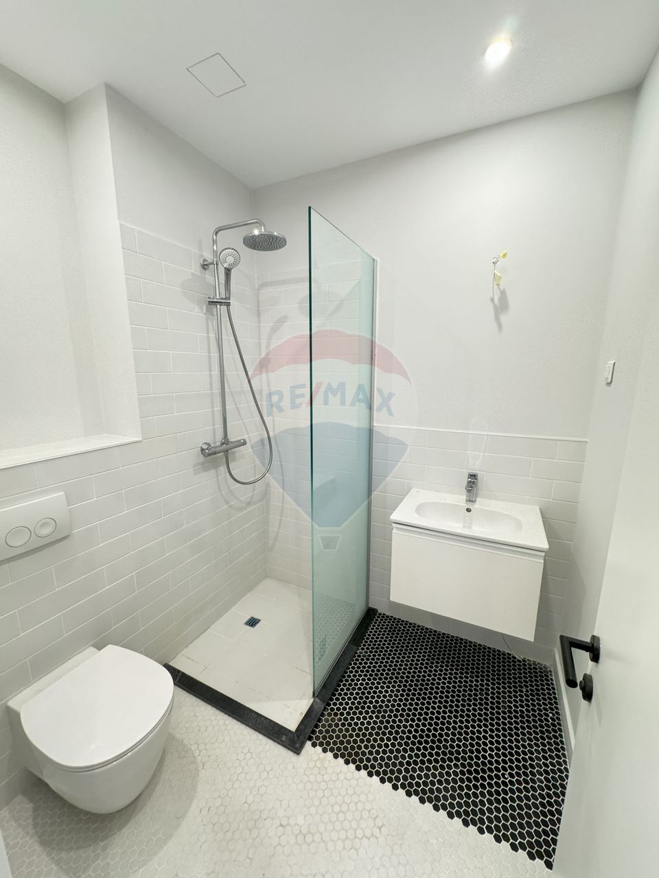 Apartament cu 3 camere de vânzare - Băneasa