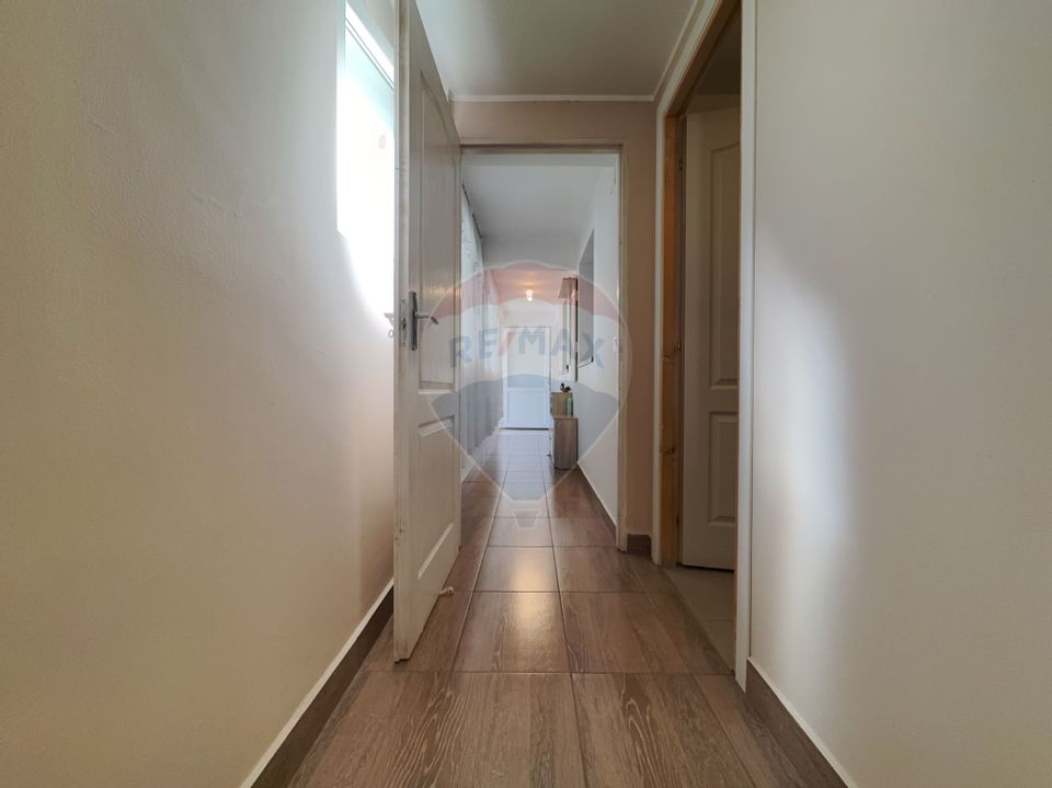 Casă cu potențial, teren generos, poziție bună, în Pișchia