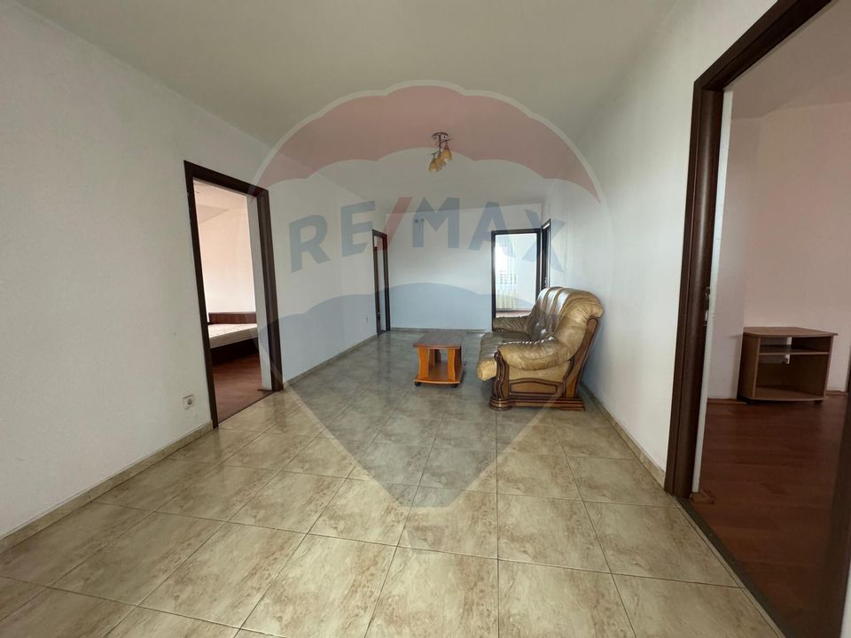 Spațiu comercial de 900mp de vânzare în zona Romanesti