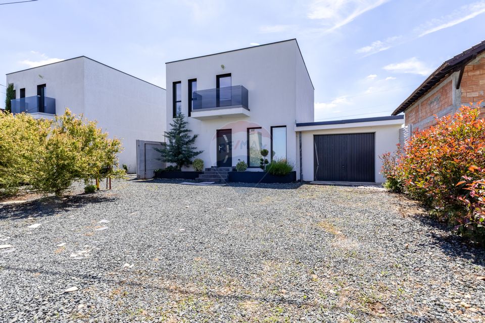 Vilă de lux cu piscina de închiriat