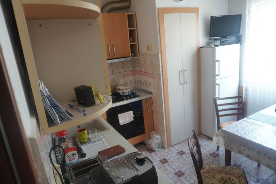 Apartament cu 3 camere de vânzare în zona Central