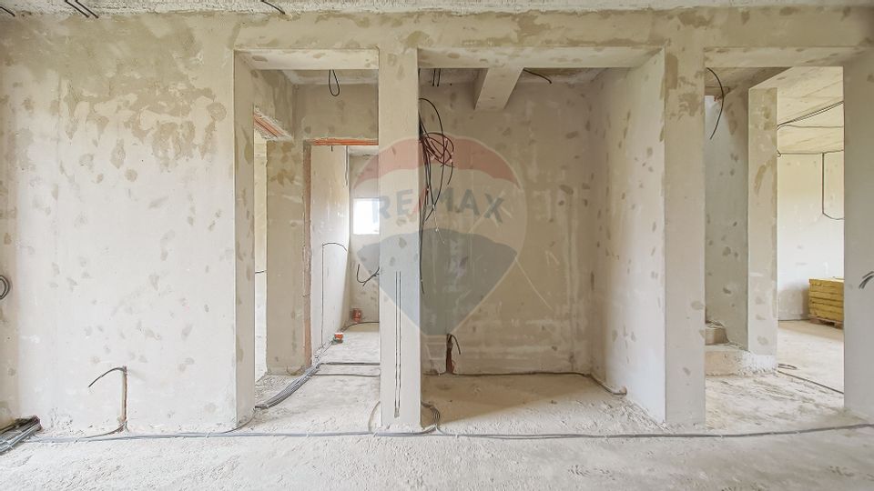 Casă spațioasă la gri, 4 camere, 3 băi, teren 500 mp – zona Bartolomeu