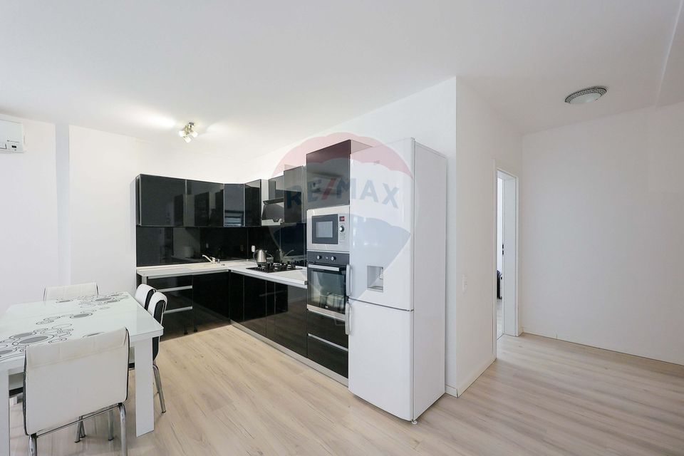 De vânzare Apartament cu 2 camere + loc parcare în zona Ultracentralǎ