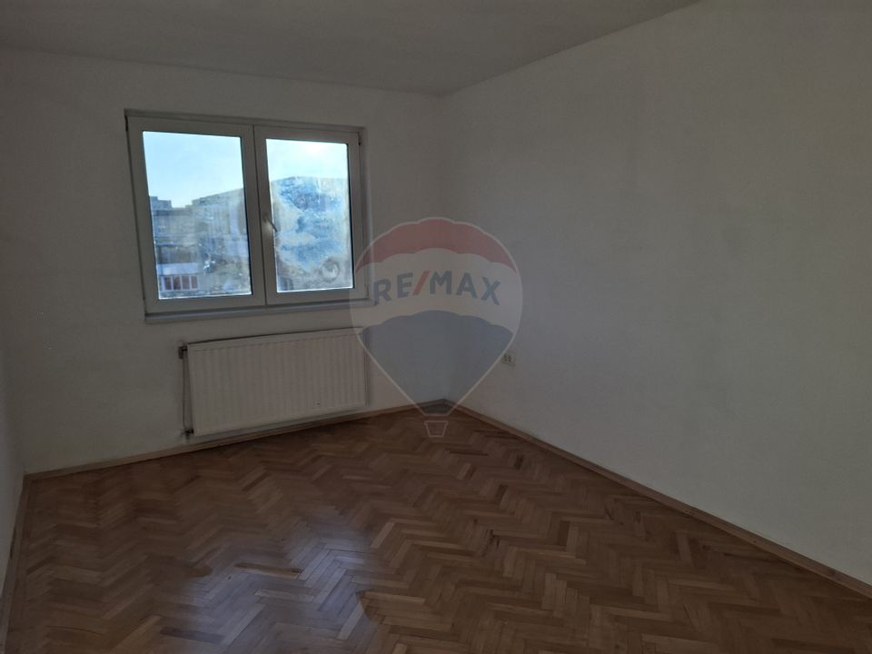 Apartament cu 2 camere de vânzare în zona Poetului