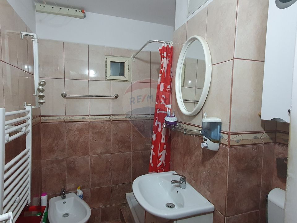 Apartament cu 3 camere de vânzare în zona Craiovita Noua