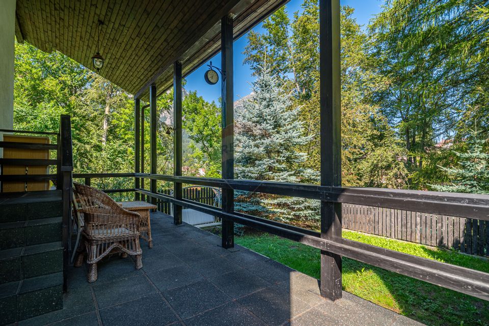 Casă P+M cu 6 camere în Bușteni - Zona Zamora