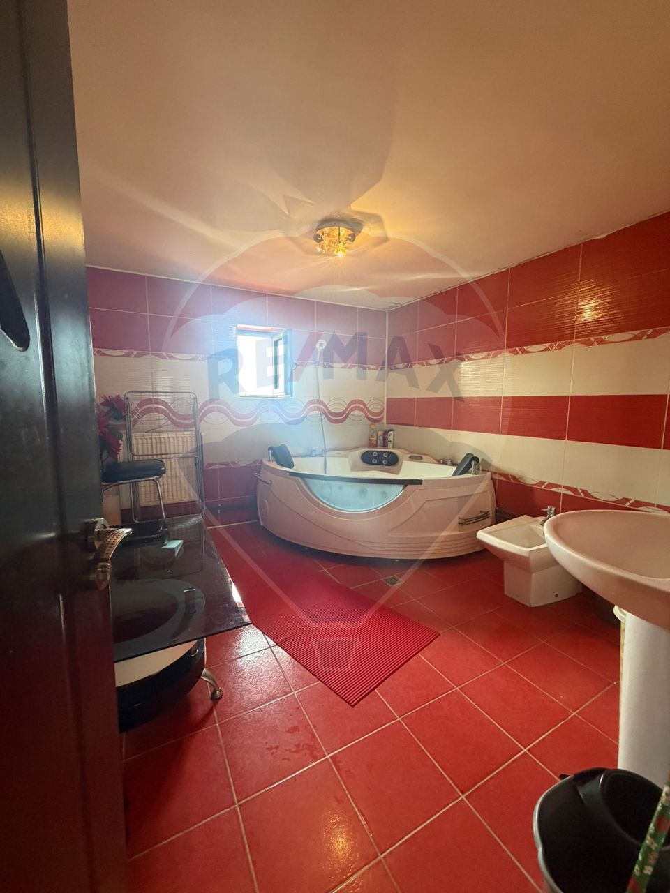 5 room House / Villa for sale, 1 Mai area