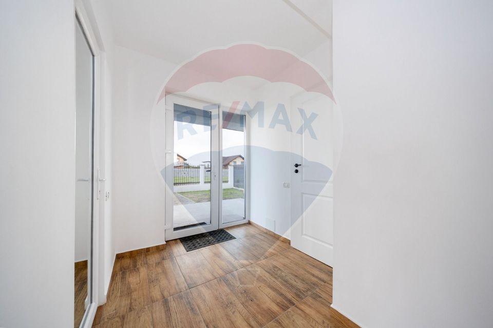 Vila moderna cu 4 camere,  P+E - teren 501 mp