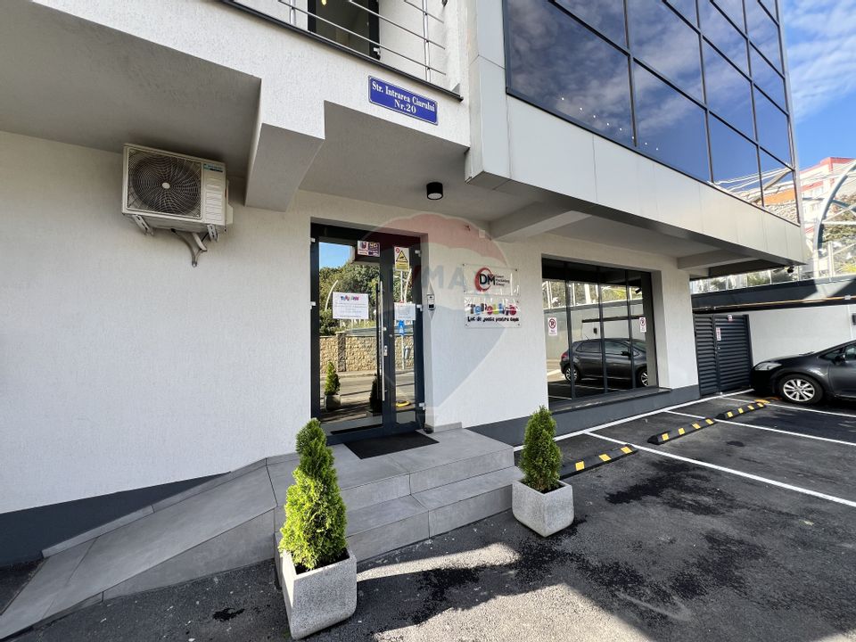 Spațiu comercial modern de închiriat / 2 locuri de parcare