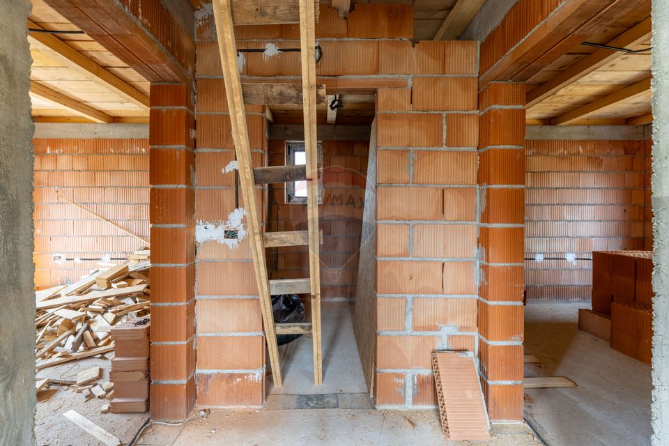 Casă cu 3 camere la rosu, in Vladimirescu  de vanzare