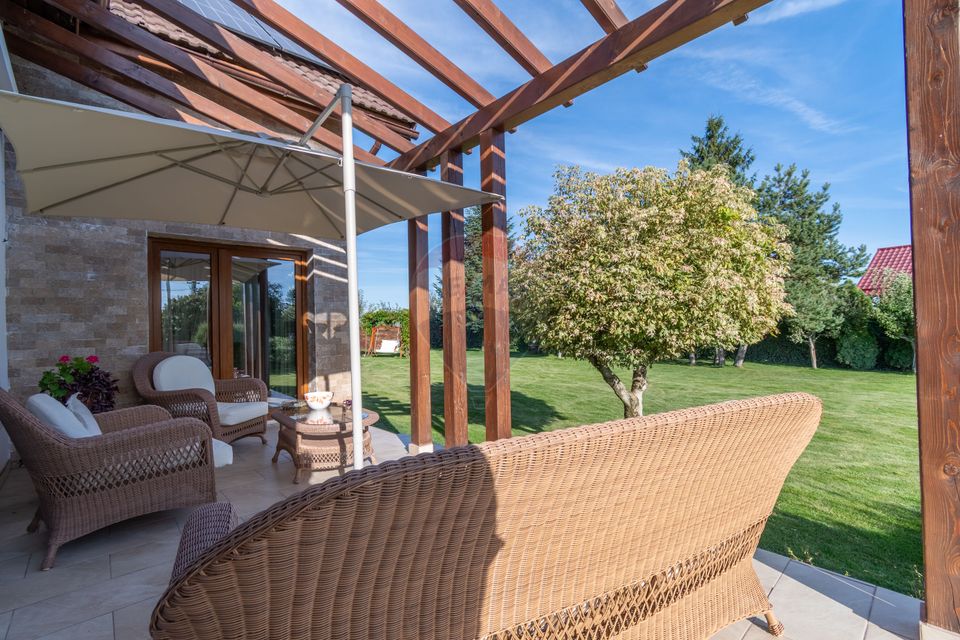 Proprietate exclusivista de vanzare: 2 case | 9 camere | 2000 mp teren