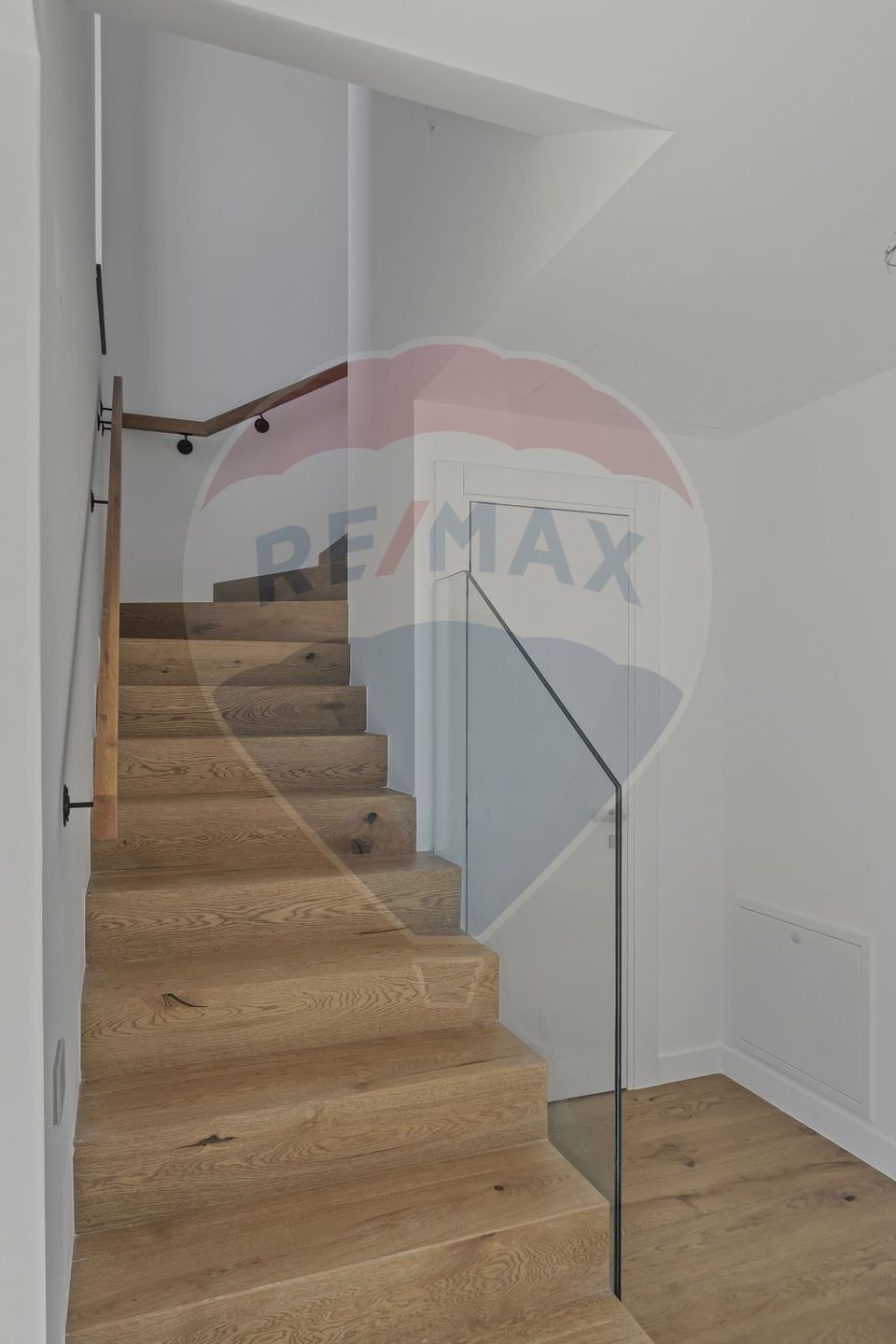 Modern villa with premium finishes, 5 rooms in Tunari - Amber Forest