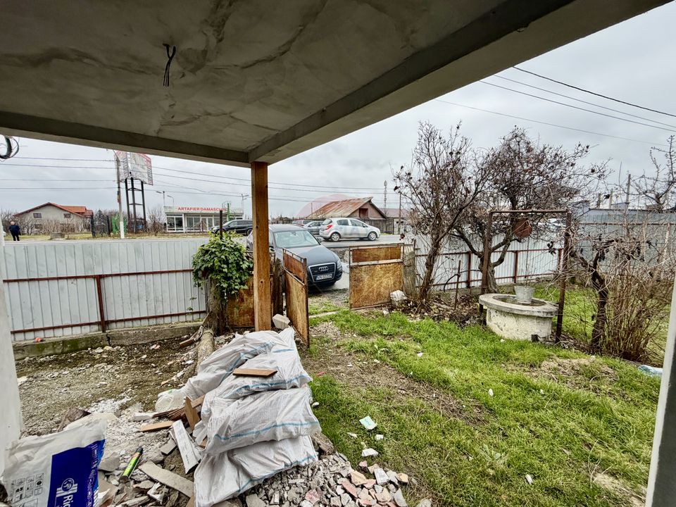 Casă cu 4 camere de vânzare