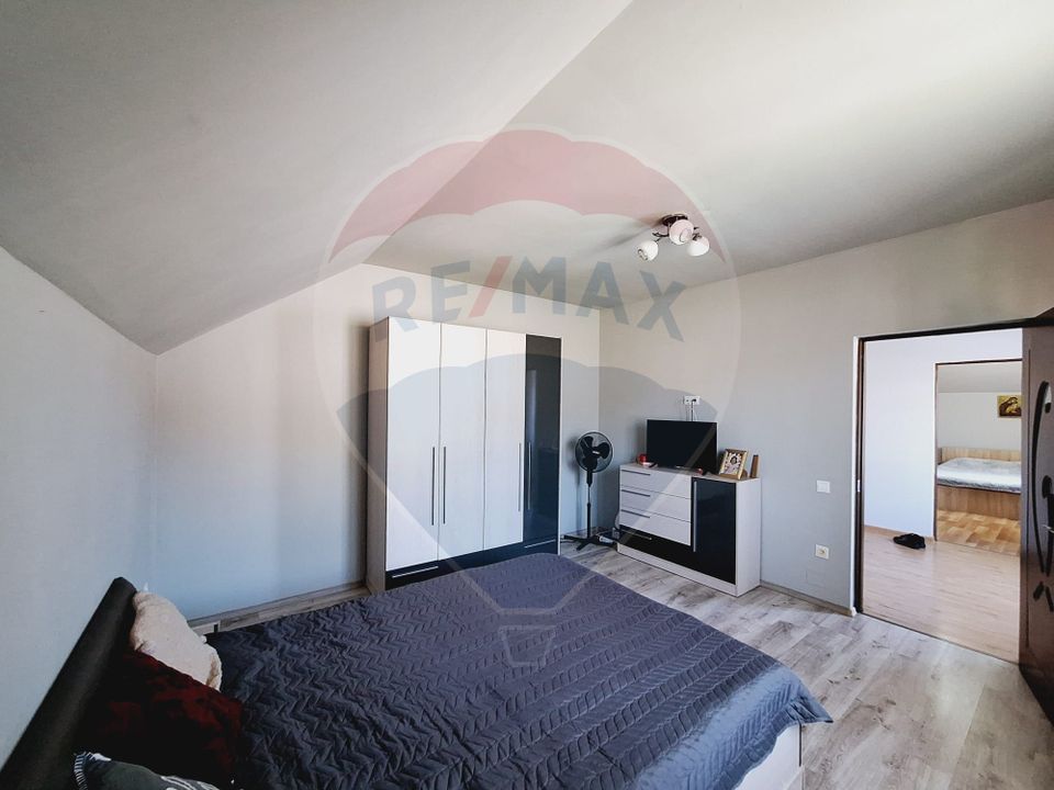 Casă / Vilă cu 5 camere de vânzare la 12-15 minute de Oradea