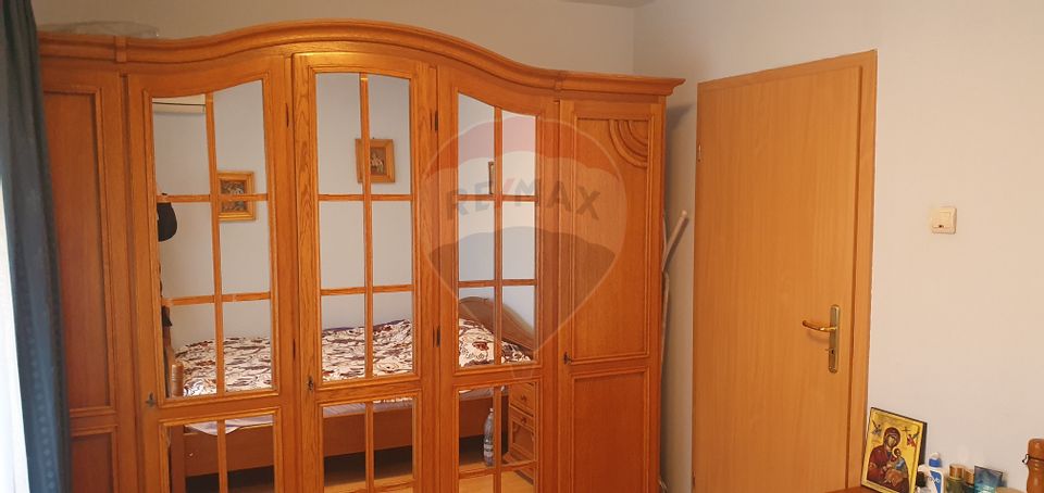 Apartament cu 3 camere de vânzare în zona 1 Mai