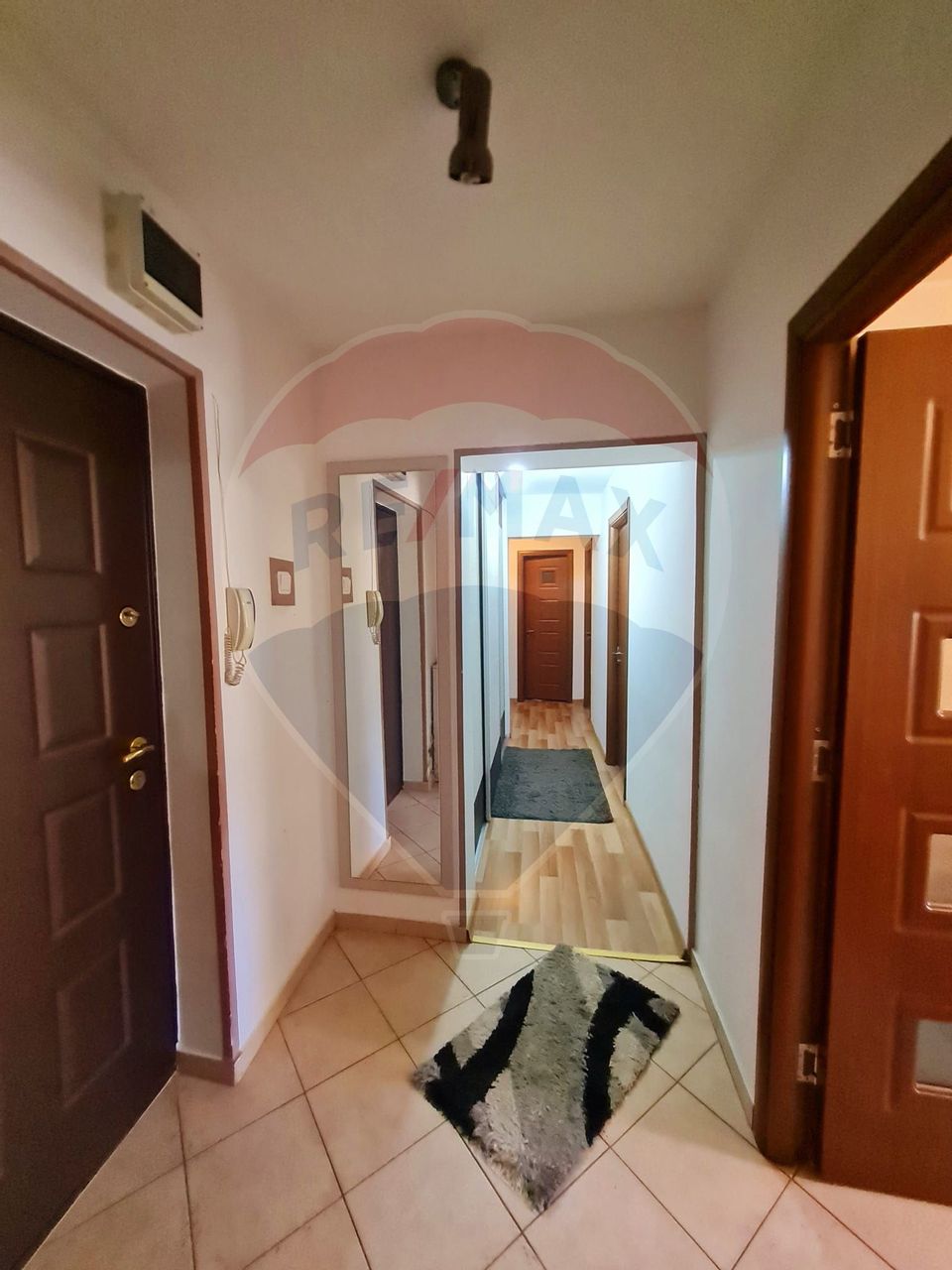 Apartament cu 3 camere la etajul 2 de vanzare