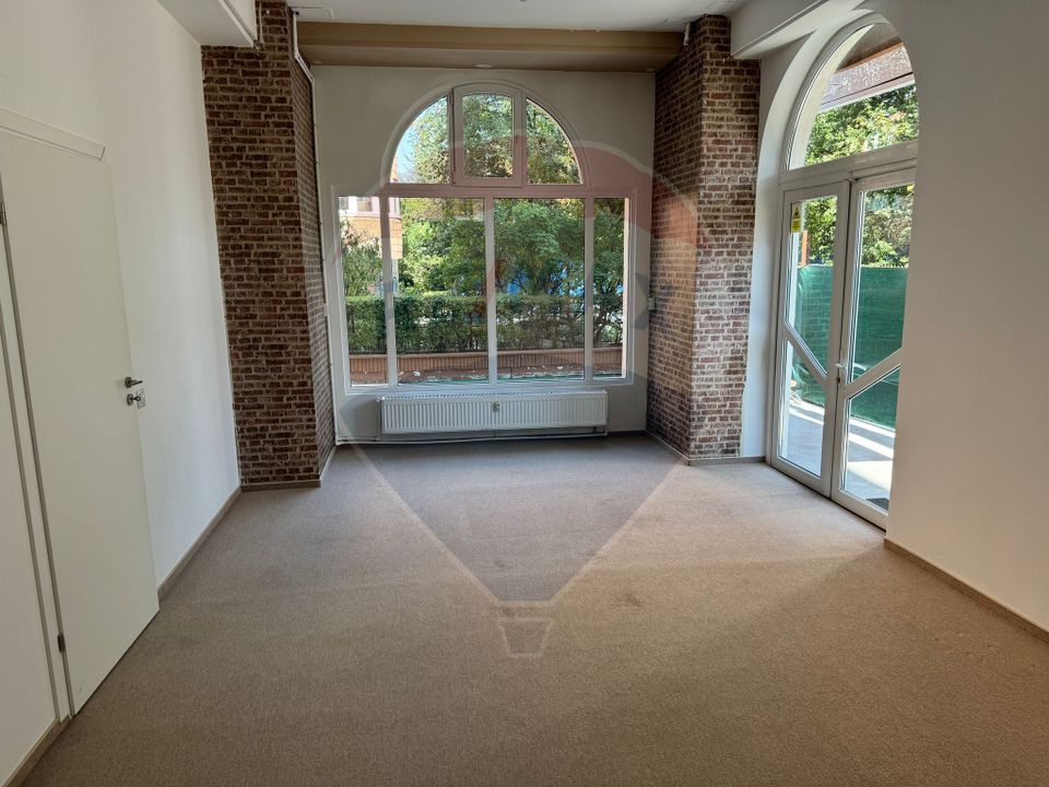 155sq.m Commercial Space for rent, Centrul Civic area