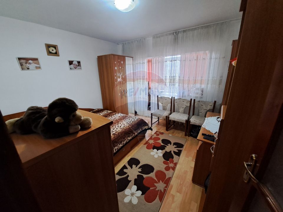 3 camere de închiriat, zona Consul