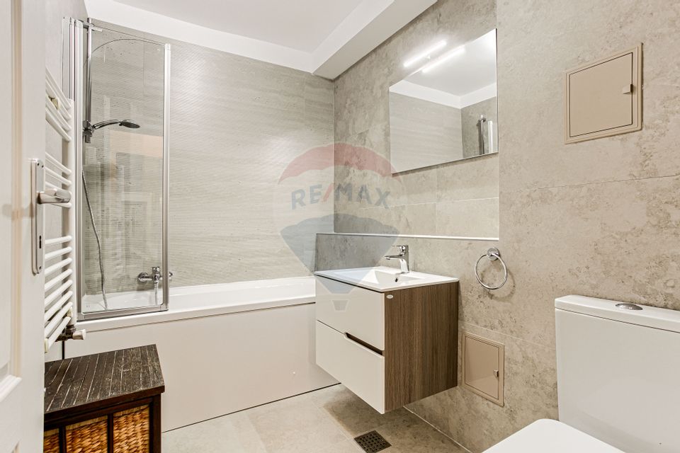 Apartament 3 camere + loc de parcare zona Subcetate