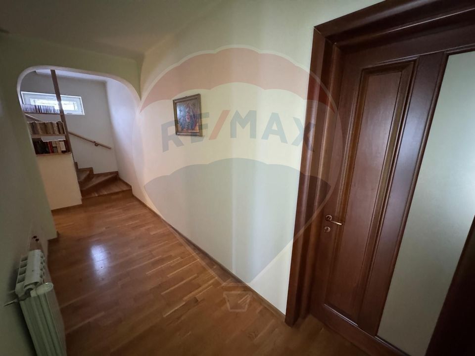 6 room House / Villa for sale, Darmanesti area