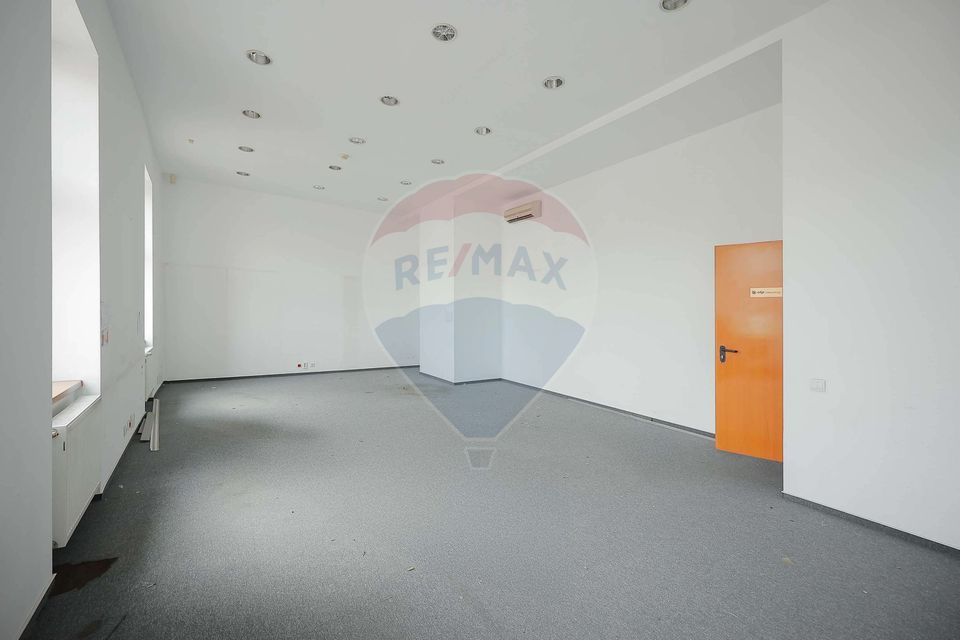 360sq.m Commercial Space for rent, Ultracentral area