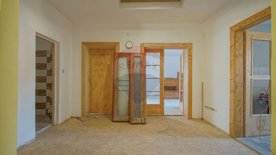 Apartament cu 3 camere de vânzare în zona Brasovul Vechi