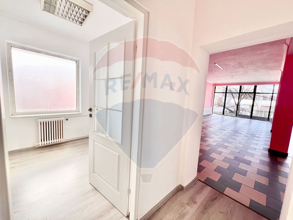 175sq.m Commercial Space for rent, Decebal area