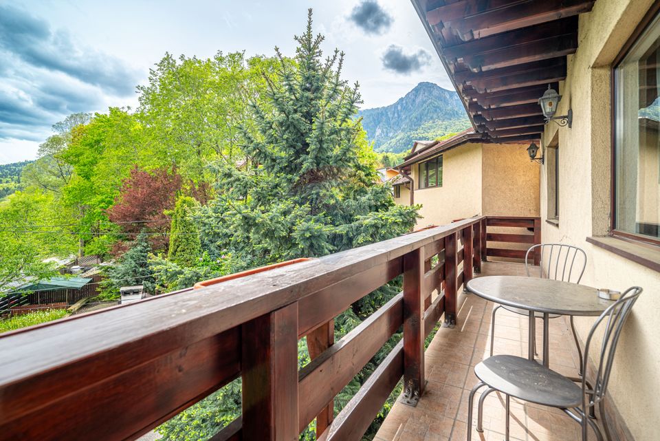 Proprietate deosebită de vânzare în Bușteni - Pensiune + Duplex