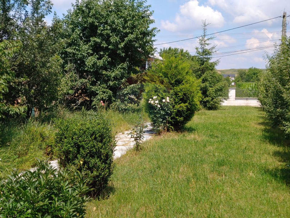 Casă / Vilă de lux cu 5 camere de vânzare în Vadu Moldovei, Suceava