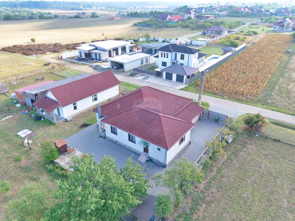 Casă cu 5 camere de vânzare loc. Frumușeni, jud. Arad