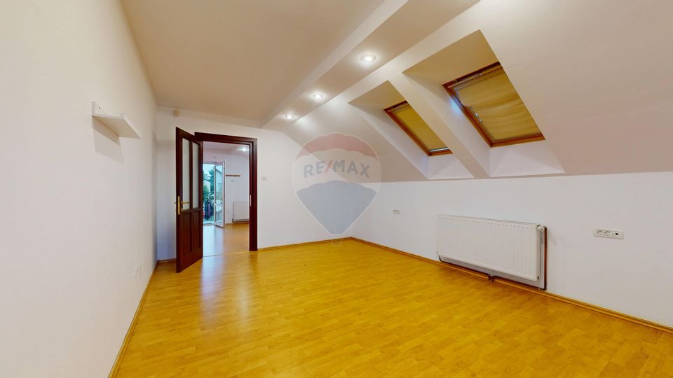 Spațiu pentru birou sau activitate ușoară – 2 camere + terasă