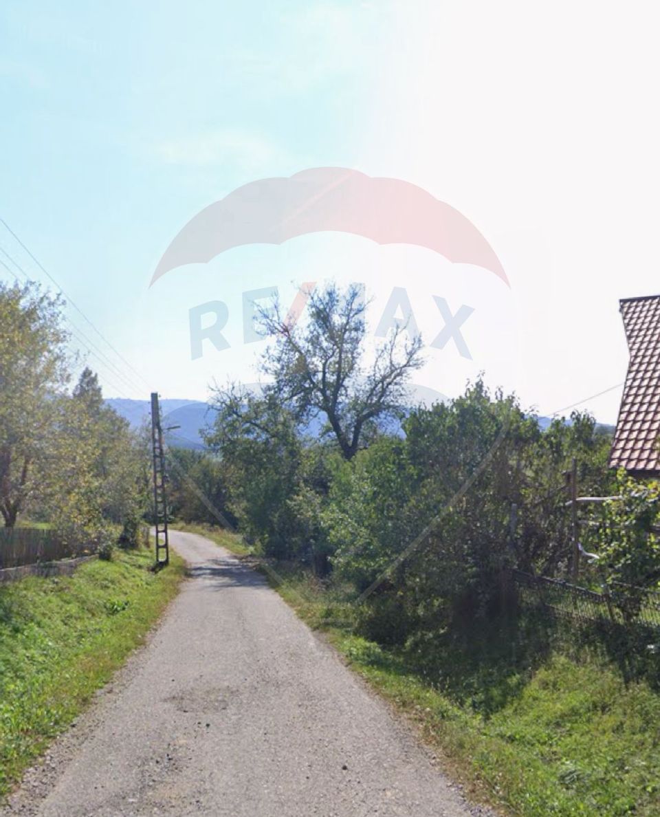 Land 1,500sqm Berinta / Strada principala
