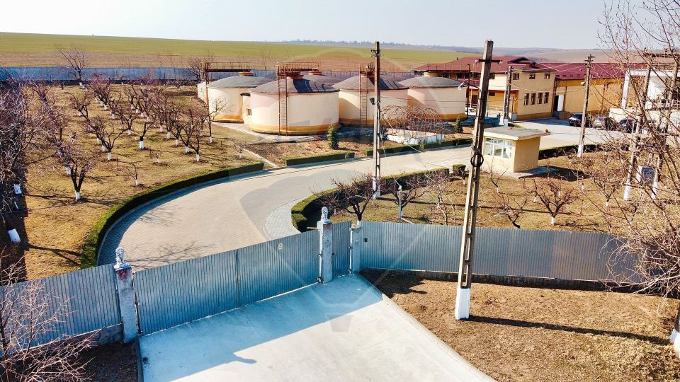 2,800sq.m Commercial Space for sale