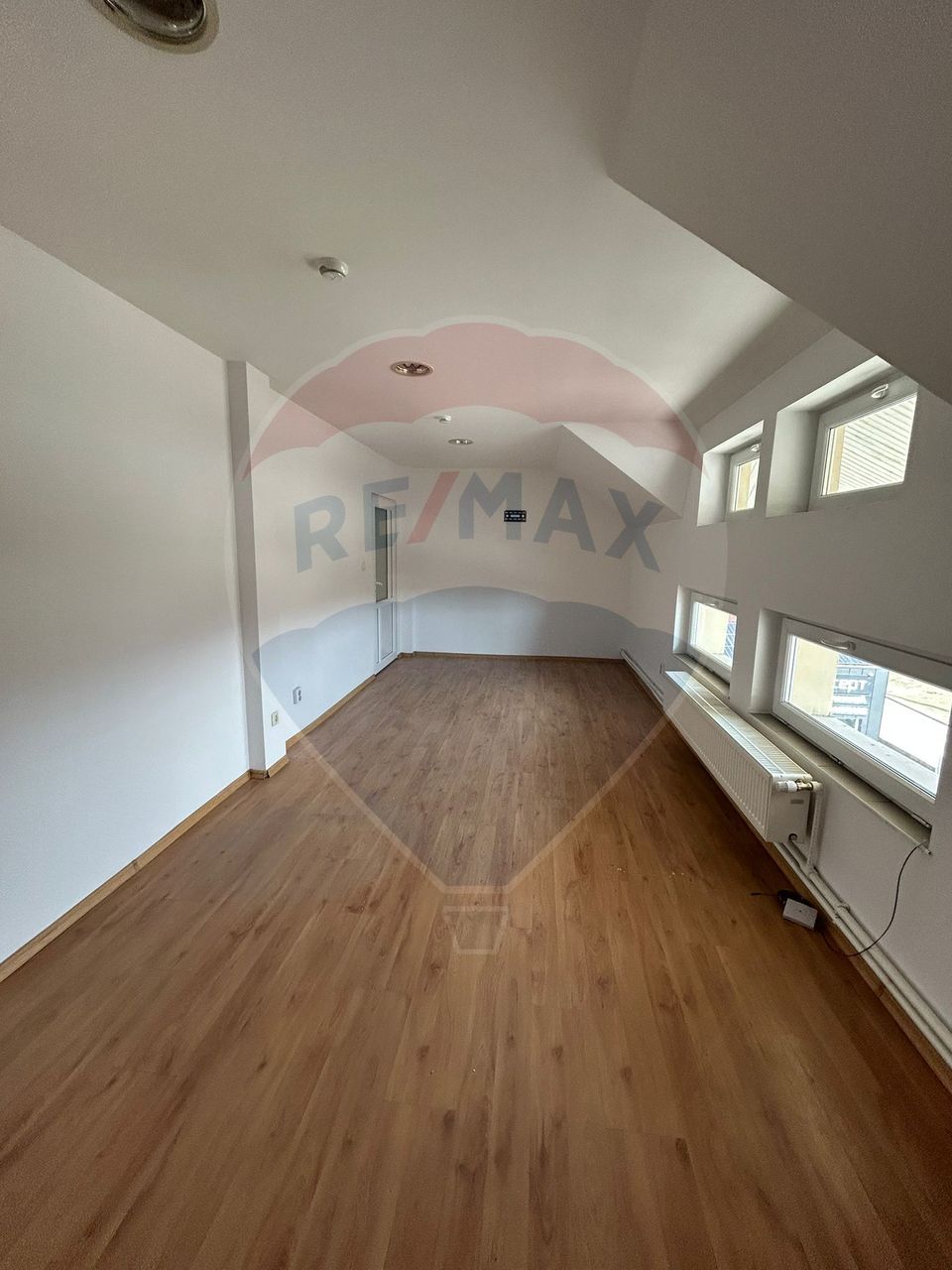 Spațiu comercial de 42.7mp de închiriat în zona Burdujeni