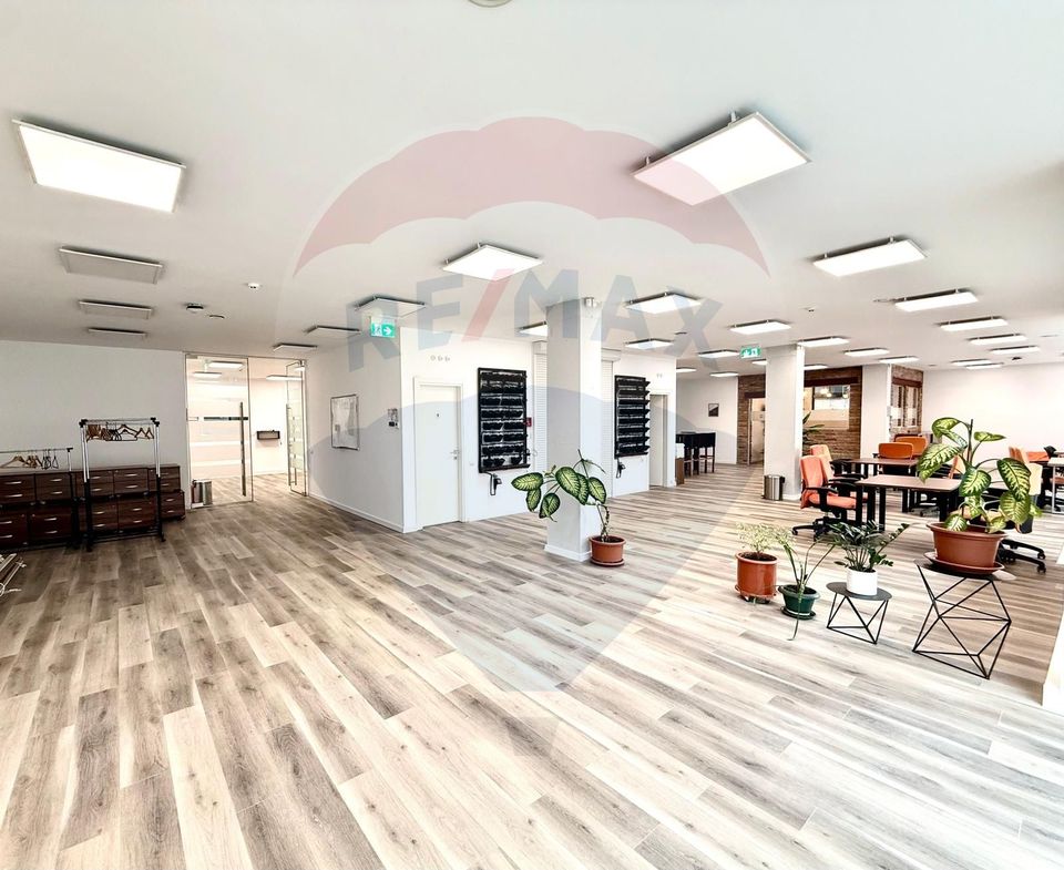 De inchiriat spatiu parter central, vitrina mare, 284 mp