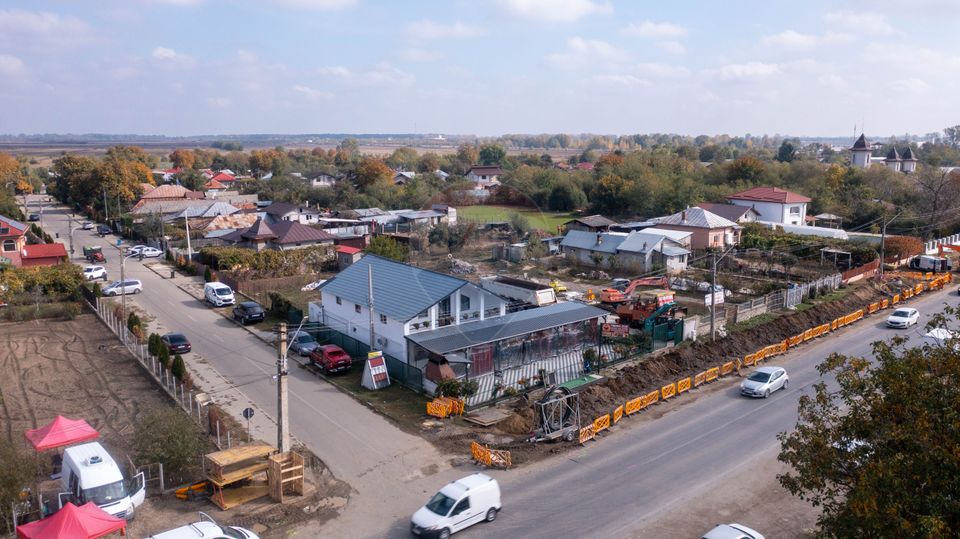 Vanzare  casa cu restaurant, terasa si teren intravilan liber - Titu