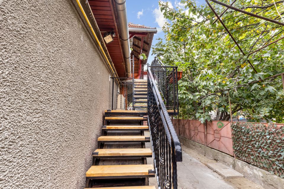 Apartament cu 3 camere la casa de vanzare in Bujac