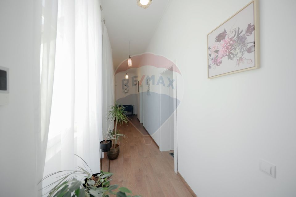 235sq.m Commercial Space for rent, Ultracentral area