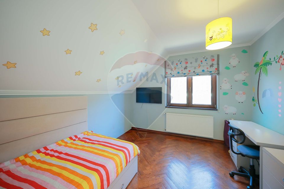 Casă 5 camere cu garaj, 230 mp utili, teren 503 mp, Nufărul, Oradea